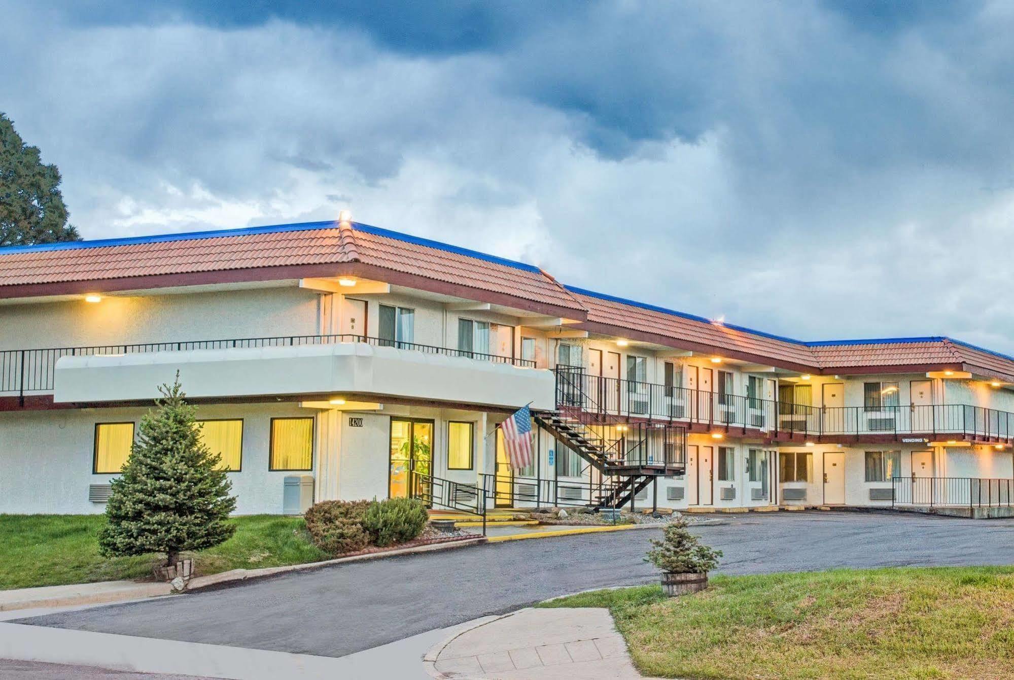 Knights Inn Aurora Dış mekan fotoğraf