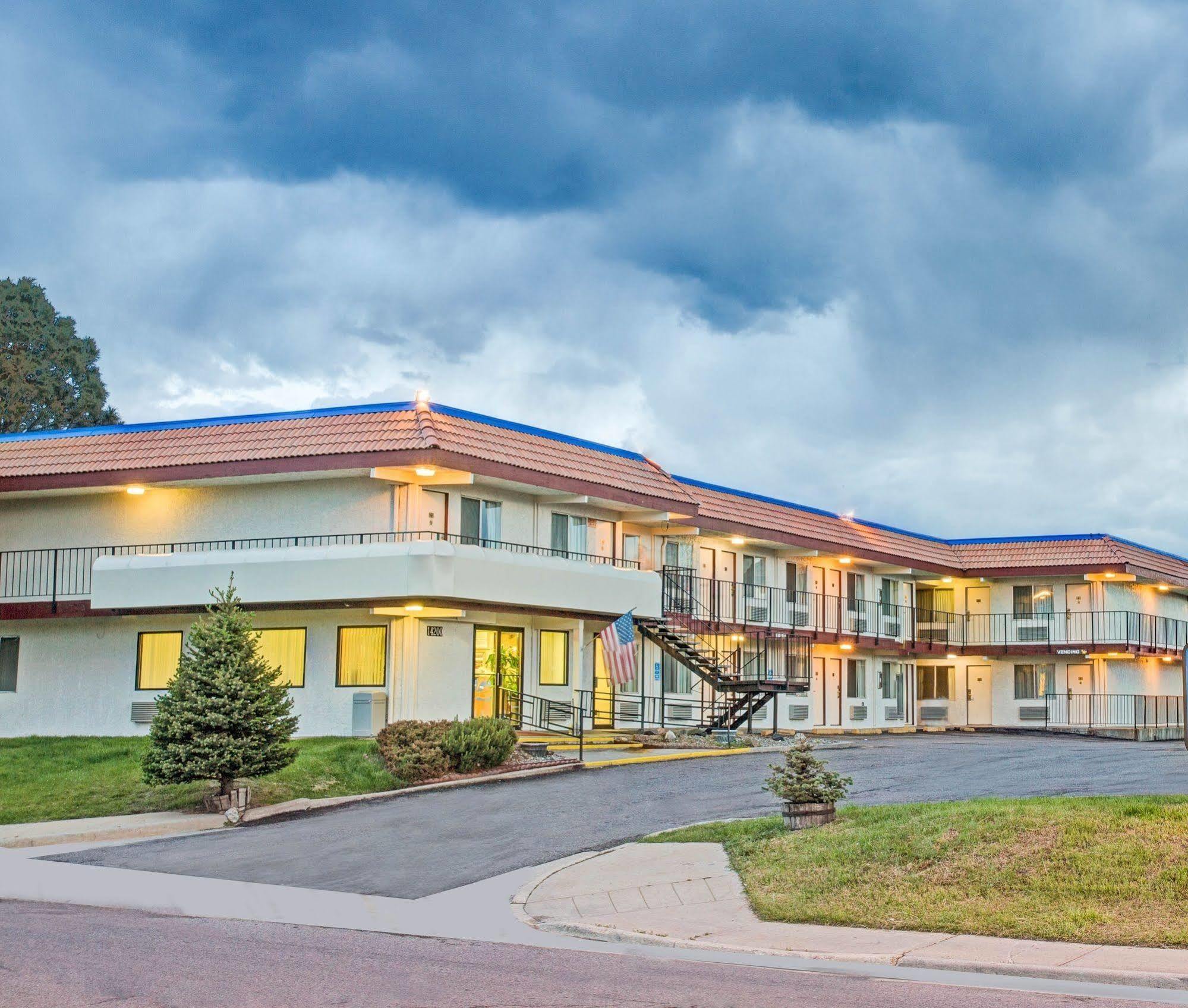 Knights Inn Aurora Dış mekan fotoğraf